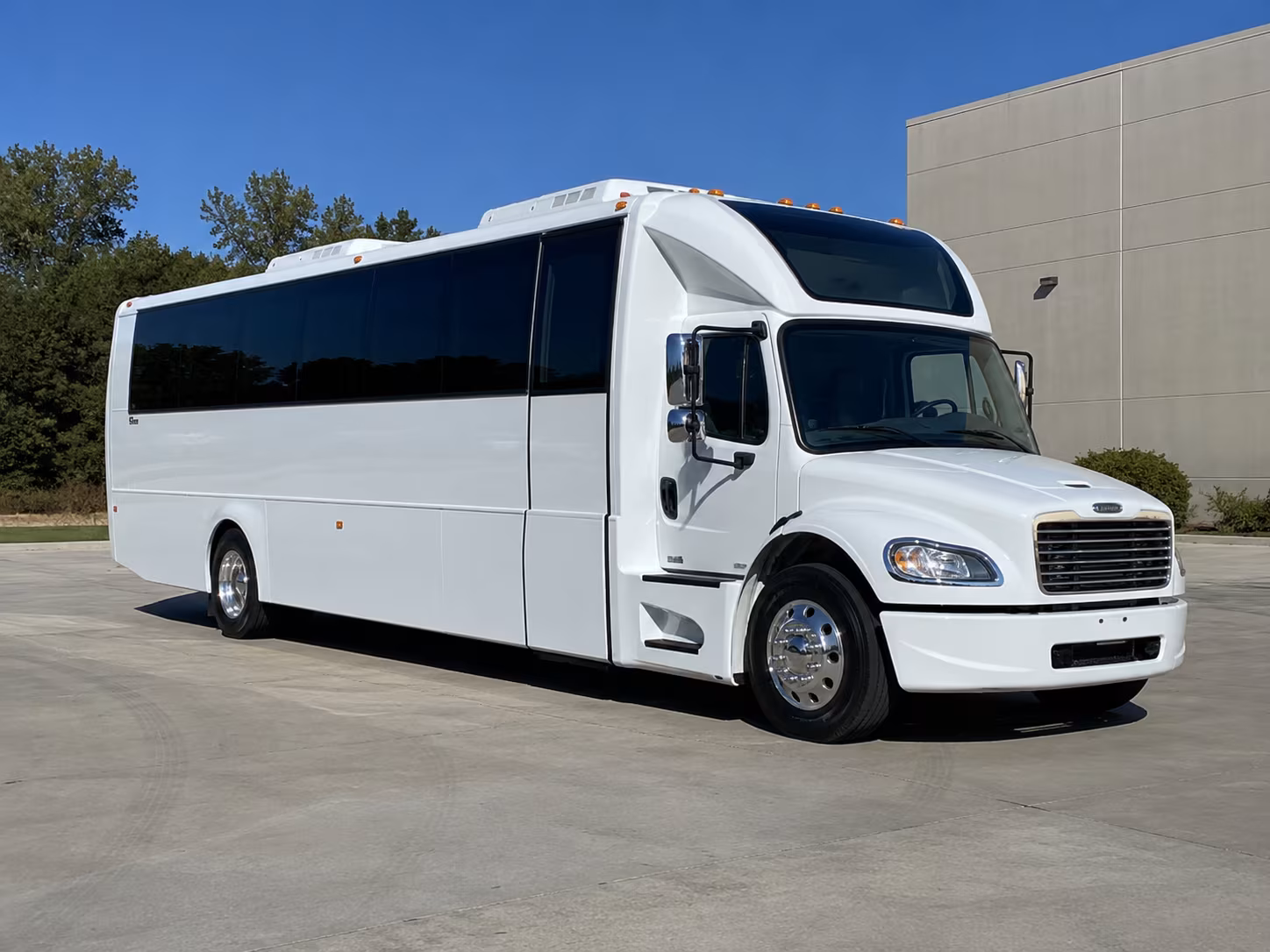 manhattan 28 passenger party bus